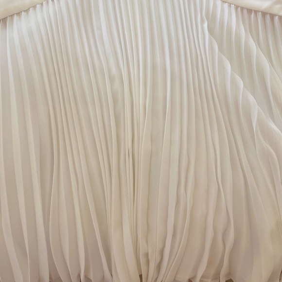 Beautiful, almost new BCBG dress for special occasions! - Picture 4 of 11